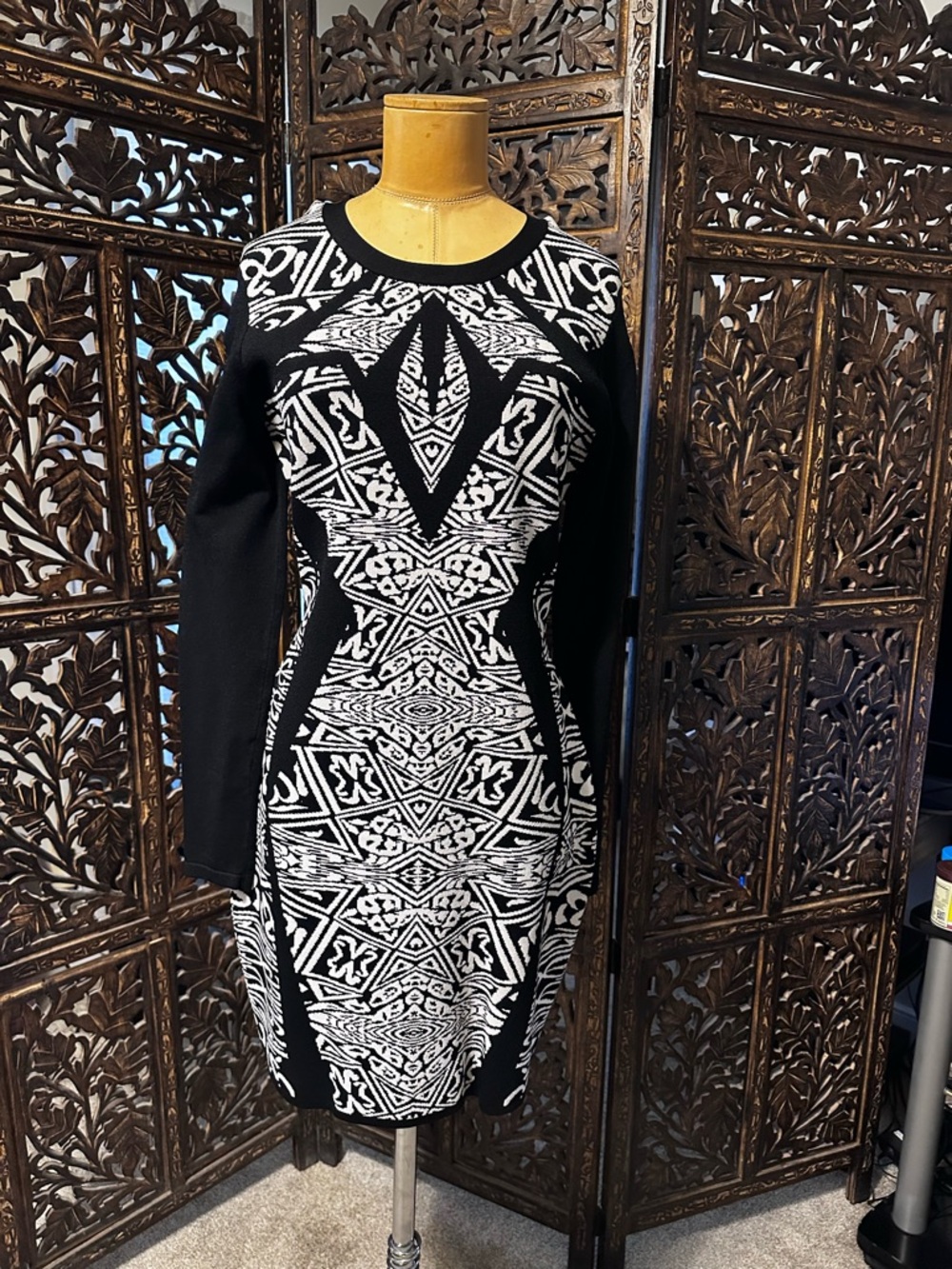 Gianni Bini Black & White Long-Sleeve Bodycon Dress